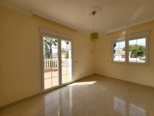 Casa independiente en calle de la Ensenada