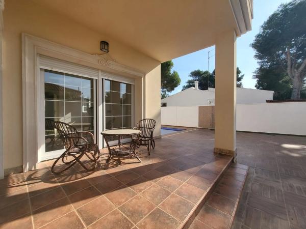 Casa independiente en calle Baliza