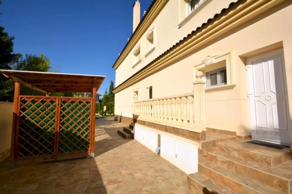 Casa independiente en avenida del Cabo