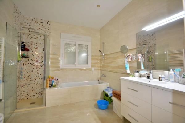 Casa independiente en avenida del Cabo