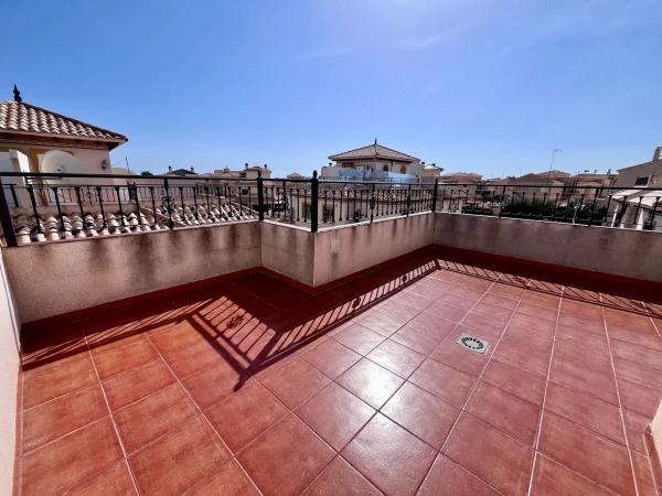 Chalet pareado en calle Onix