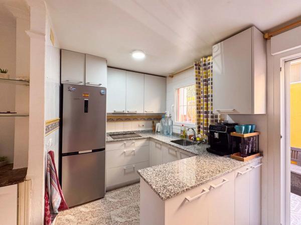 Chalet pareado en calle Talco