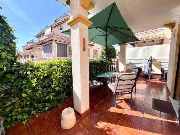 Chalet pareado en calle Onix