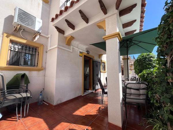 Chalet pareado en calle Onix