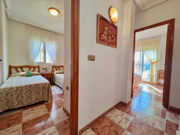 Chalet pareado en calle Onix