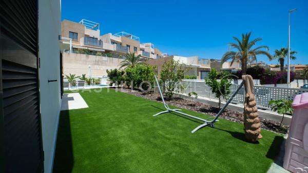 Casa independiente en calle del Rocío, 18