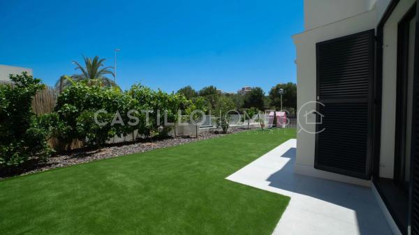 Casa independiente en calle del Rocío, 18