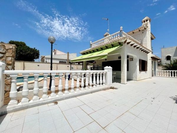 Chalet en Barrio La Zenia