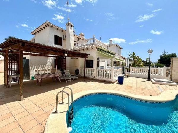 Chalet en Barrio La Zenia