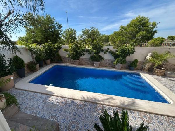 Casa independiente en calle Hita