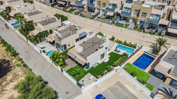 Casa independiente en calle Naranjo, 42