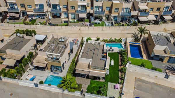 Casa independiente en calle Naranjo, 42