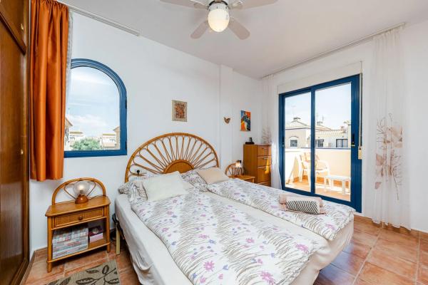 Chalet adosado en CL Almudena-zenia II, 11