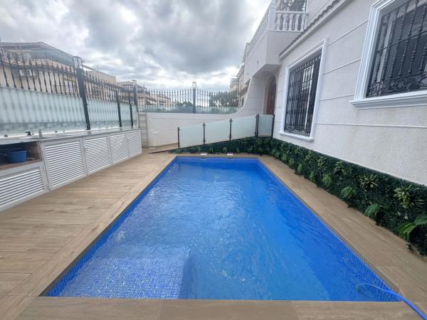 Chalet adosado en calle Salzillo, 12