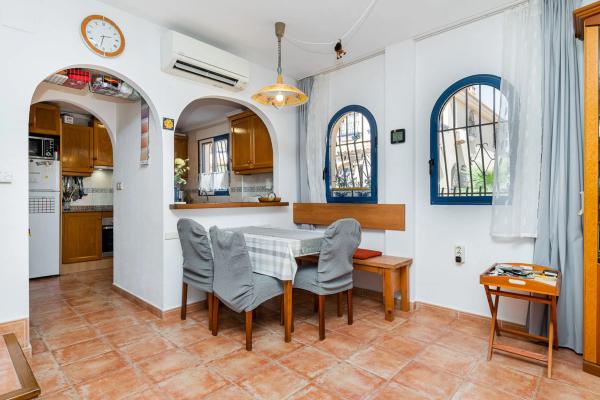 Chalet adosado en CL Almudena-zenia II, 11