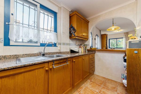 Chalet adosado en CL Almudena-zenia II, 11