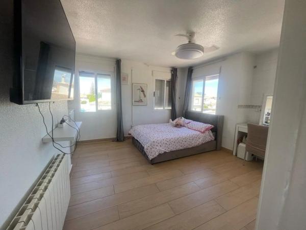 Casa independiente en calle Granate