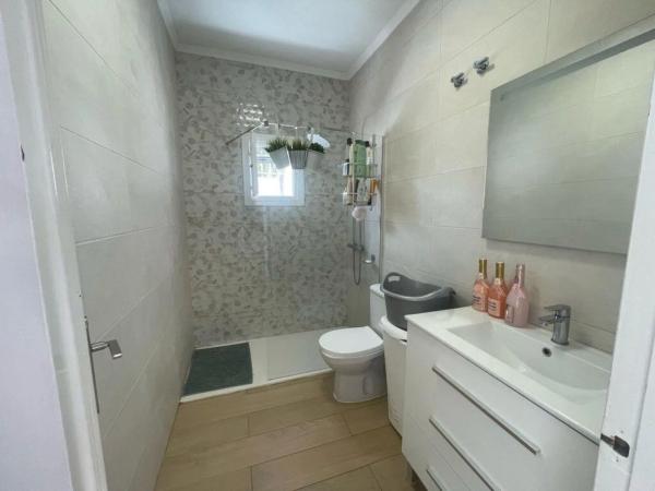 Casa independiente en calle Granate