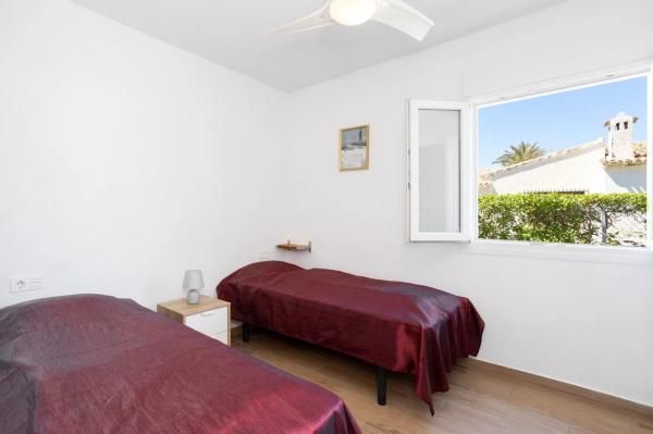 Chalet en calle Violetas, 24 -136