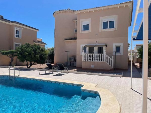 Chalet en Barrio La Zenia