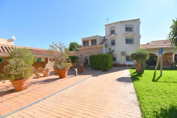 Chalet en Barrio La Zenia