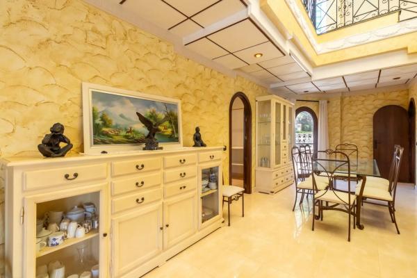 Chalet en calle Elcano Zen