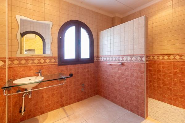 Chalet en calle Elcano Zen