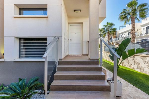 Casa independiente en calle Granate