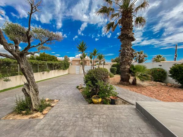 Casa independiente en calle Violetas