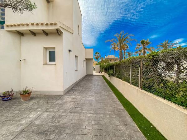 Casa independiente en calle Violetas