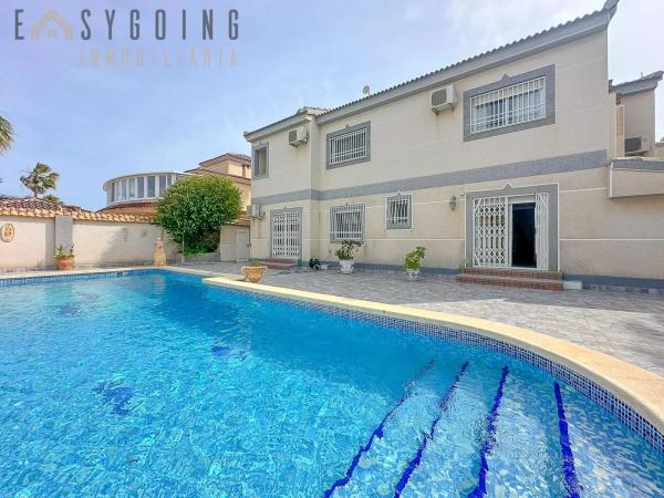 Casa independiente en calle los Rosales