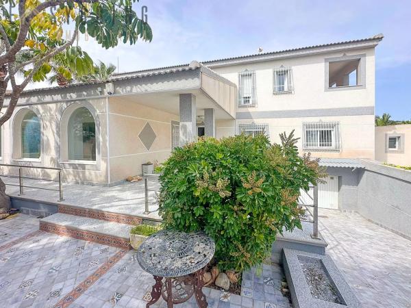 Casa independiente en calle los Rosales