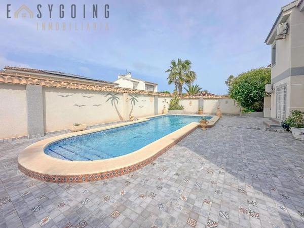 Casa independiente en calle los Rosales