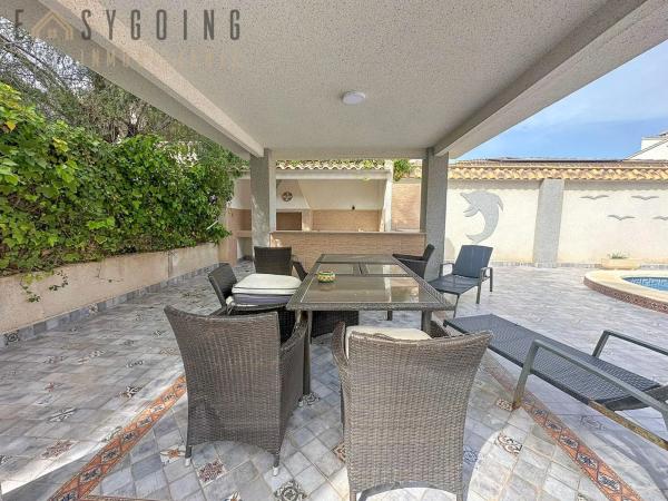 Casa independiente en calle los Rosales