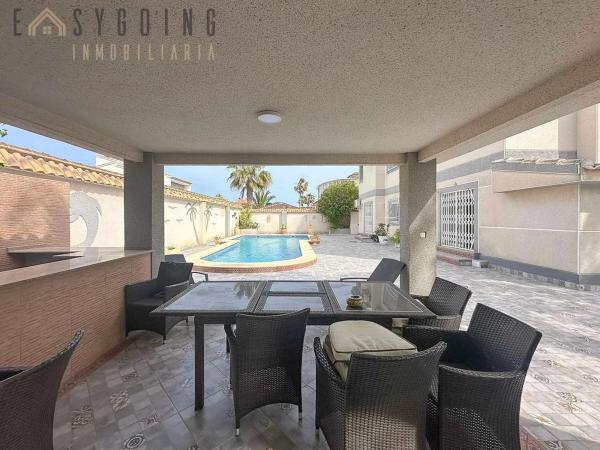 Casa independiente en calle los Rosales