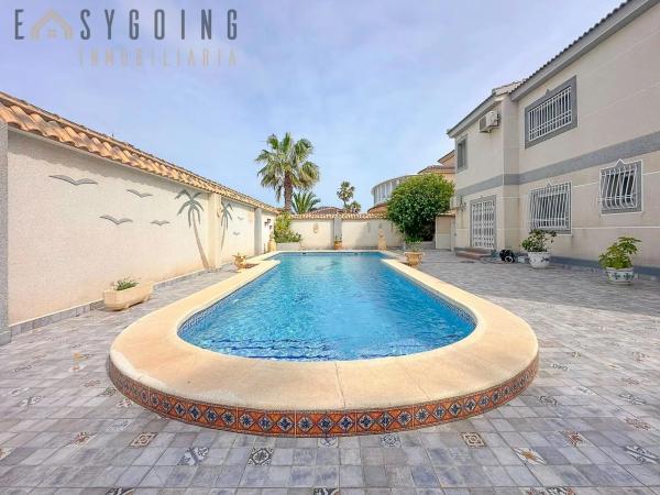 Casa independiente en calle los Rosales