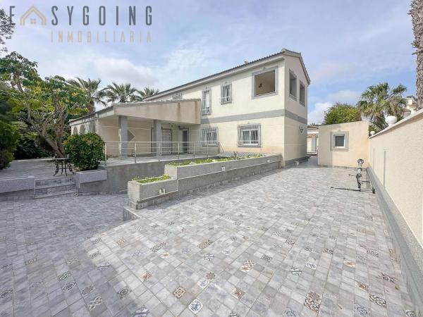 Casa independiente en calle los Rosales