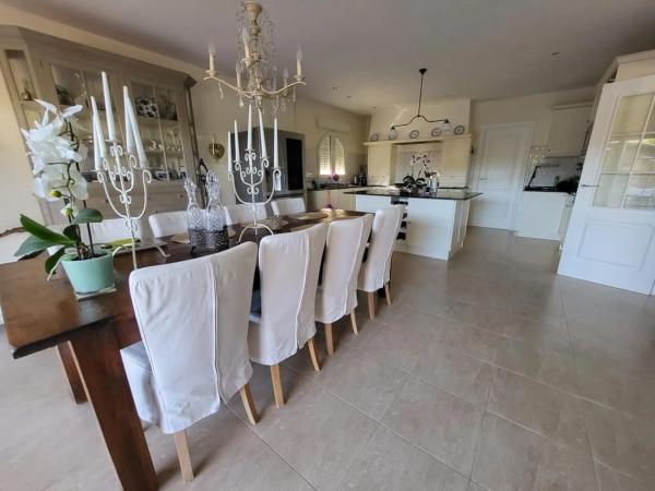 Casa independiente en calle Violetas