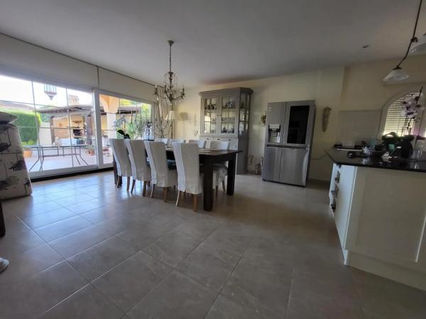 Casa independiente en calle Violetas