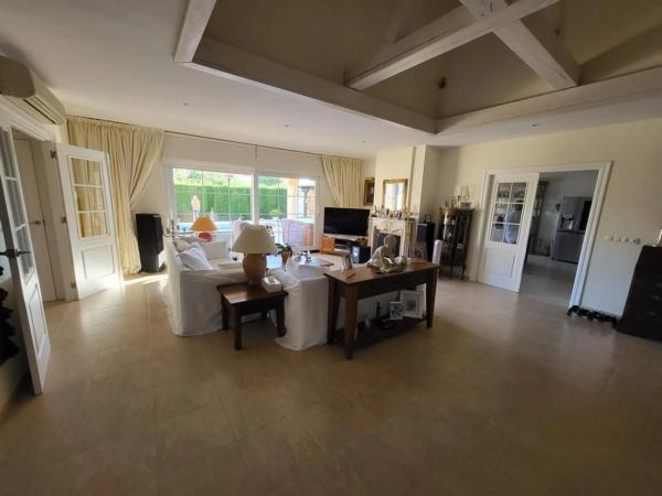 Casa independiente en calle Violetas