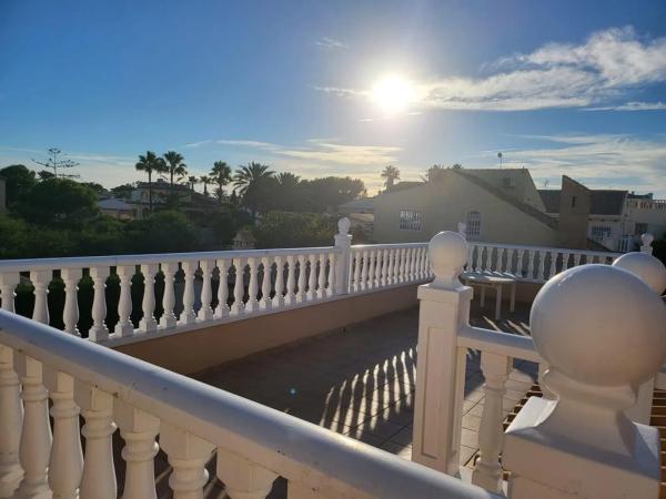 Casa independiente en calle Violetas