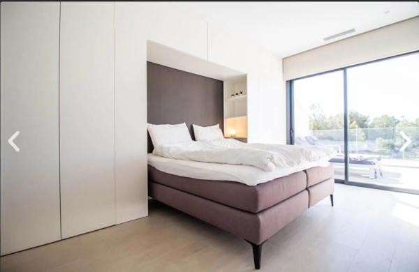 Chalet adosado en avenida de las Colinas, 2