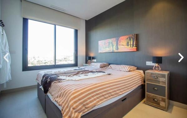 Chalet adosado en avenida de las Colinas, 2