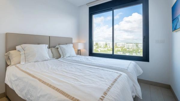 Ático en Barrio Las Colinas Golf