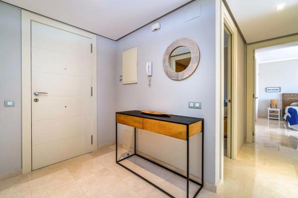 Piso en avenida de las Colinas, 2