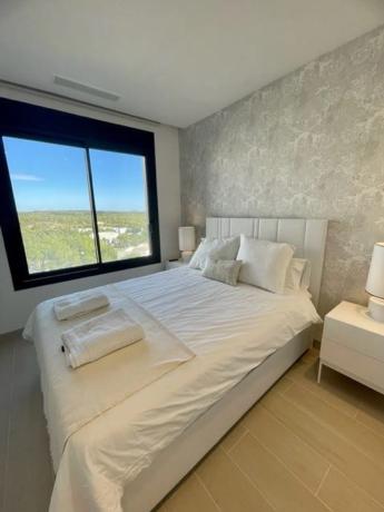 Piso en avenida de las Colinas, 2