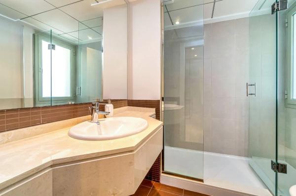 Piso en avenida de las Colinas, 2