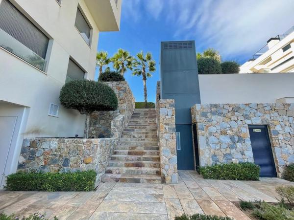 Piso en avenida de las Colinas, 2