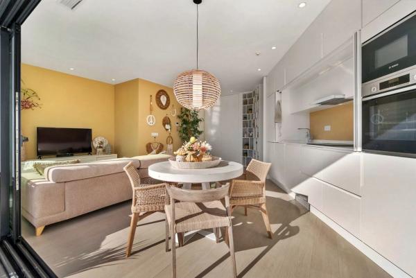 Piso en avenida de las Colinas, 2