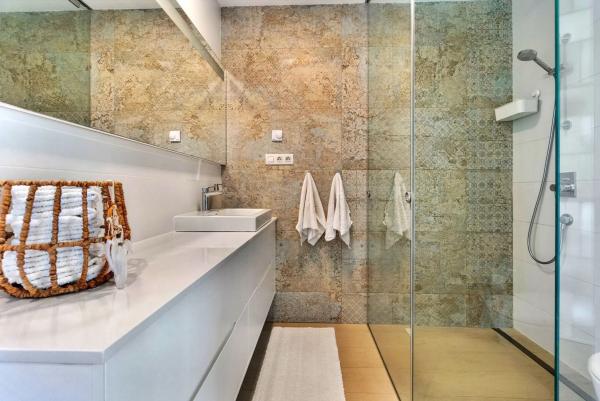 Piso en avenida de las Colinas, 2